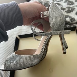 I. Miller Beautiful Shoes~ Silver Metallic Shimmer Heels